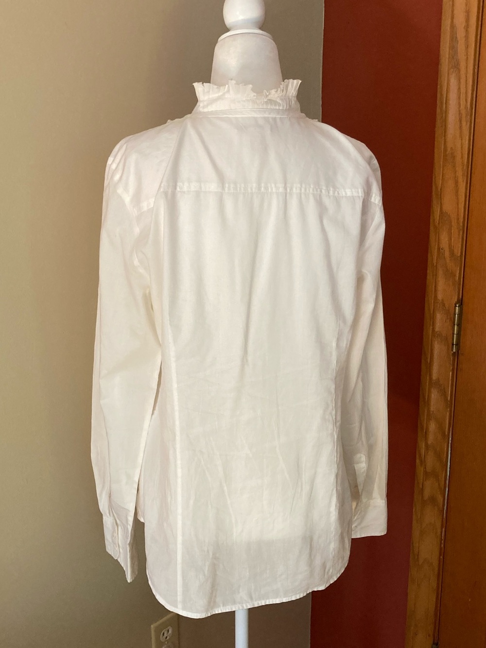 J. Crew White Ruffled Button-Front Blouse Size 8 - Picture 5 of 10